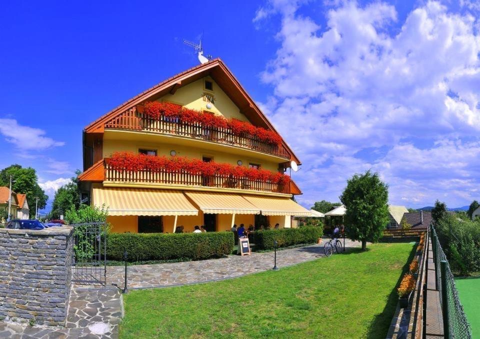 Penzion Una Liptovský Mikuláš Extérieur photo